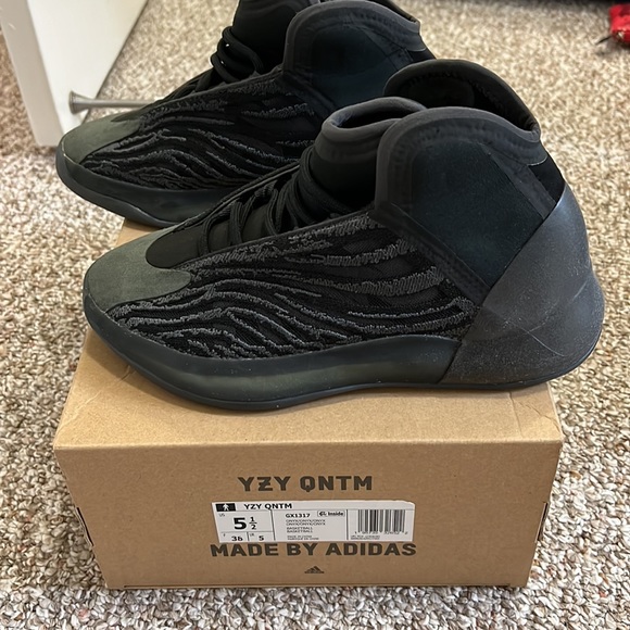Yeezy QNTM GX1317 basketball | US 5.5 unisex in YZY, 6-6.5 woman’s UK 5 (unisex) - Picture 4 of 5